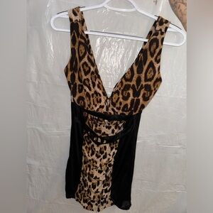 No tags so no size but fits like a medium could wear as dress or shirt